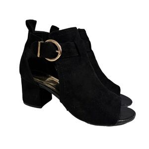 Windsor size 7.5 women’s 2.5” heels